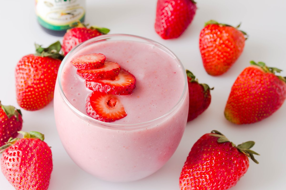 Розовый йогурт