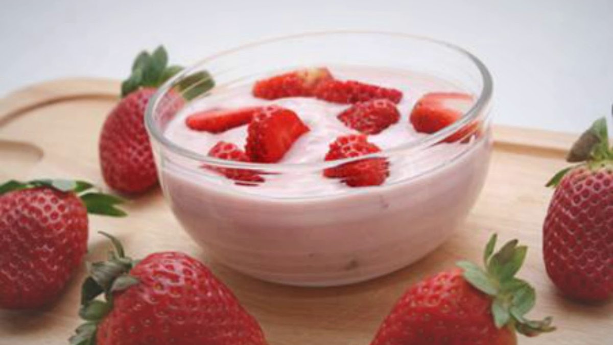 Йогурт с ягодами