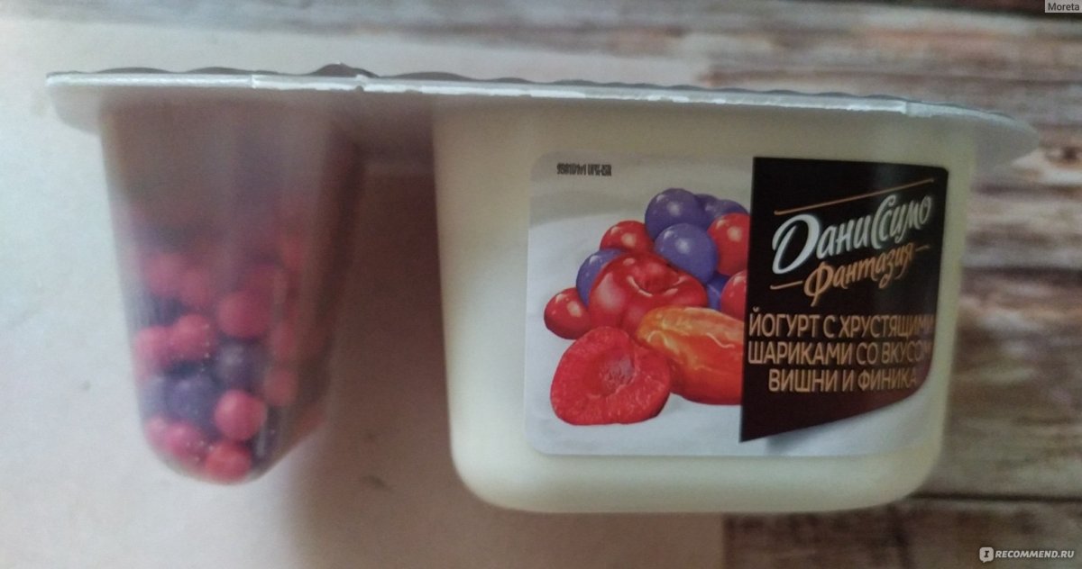 Йогурт на столе