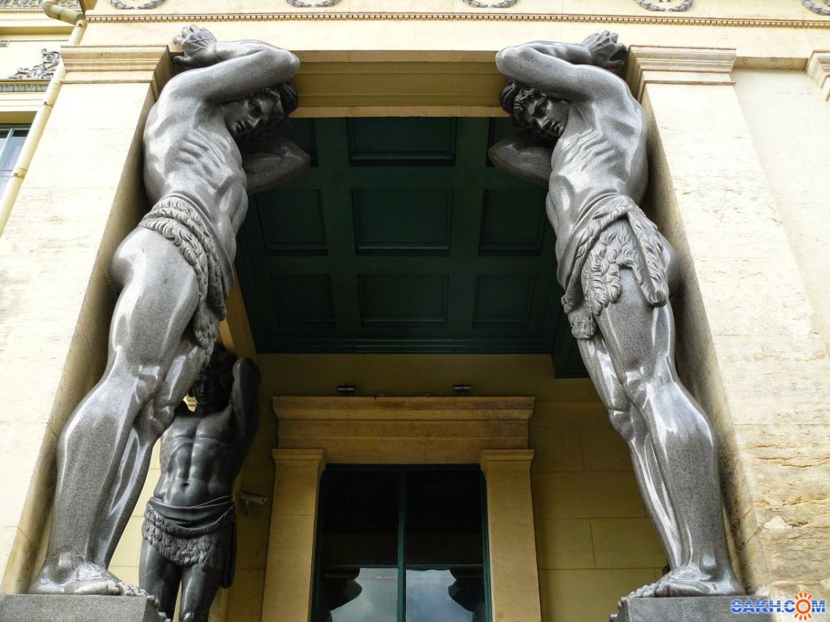 Атланты в архитектуре древней Греции