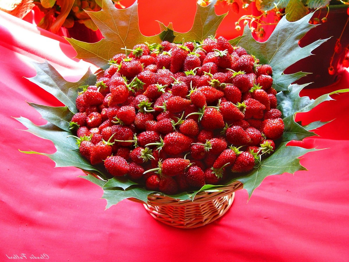 С юбилеем клубника