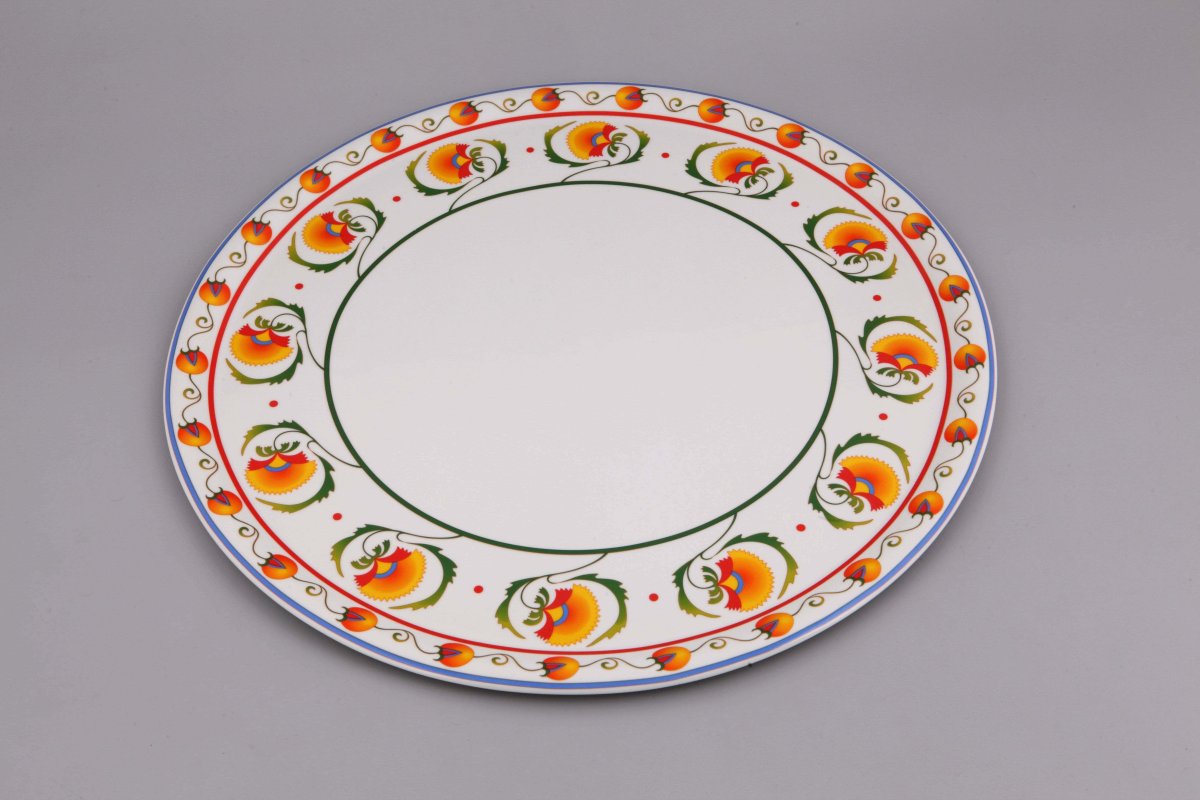 Тарелка с орнаментом