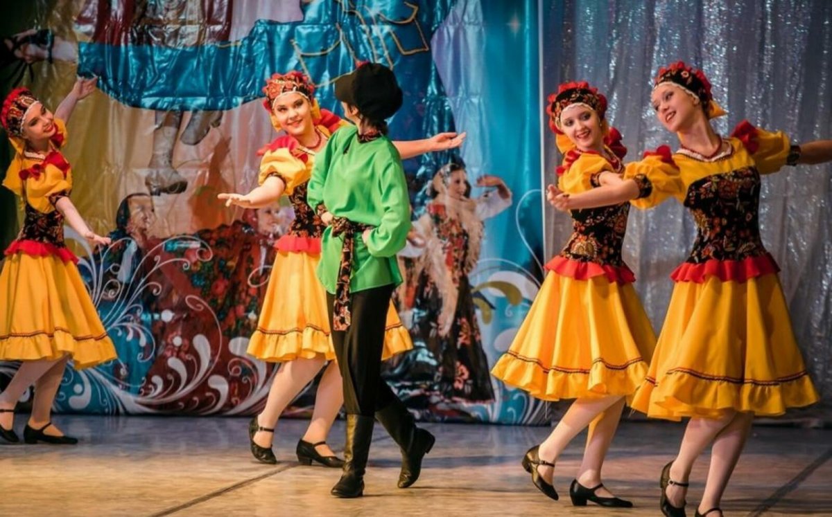 Костюм для танца кадриль