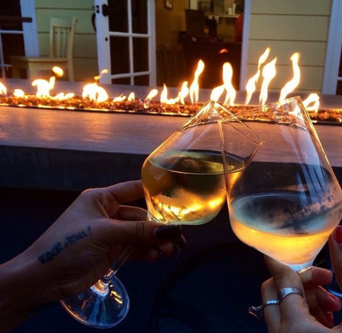 Вечер пятницы вино