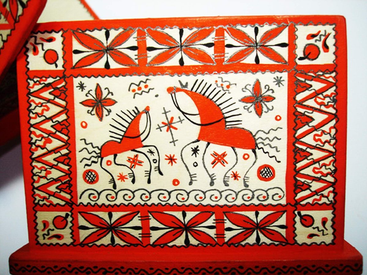 Элементы мезенской росписи на прялках