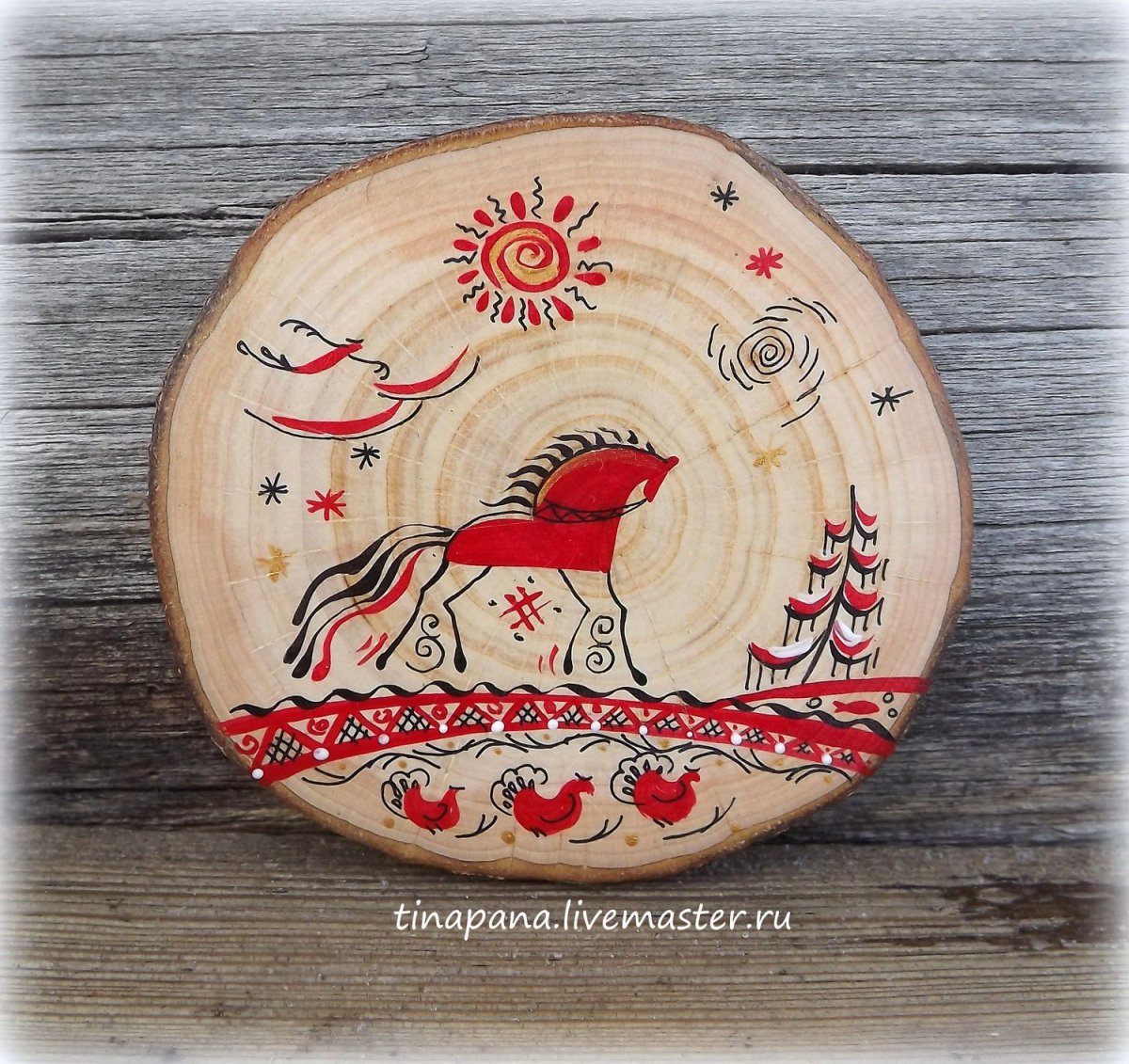 Мезенская роспись на спилах дерева