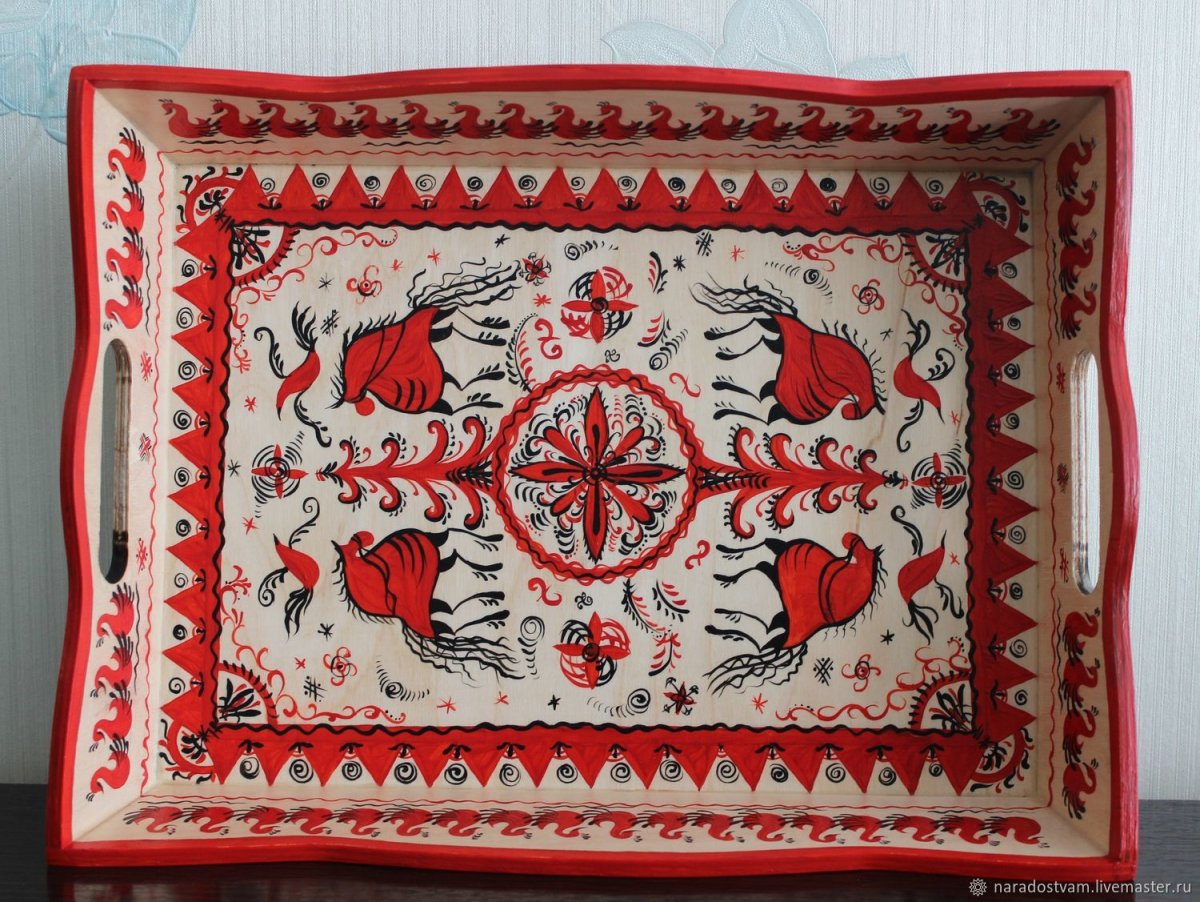 Поднос росписи мезенской росписи