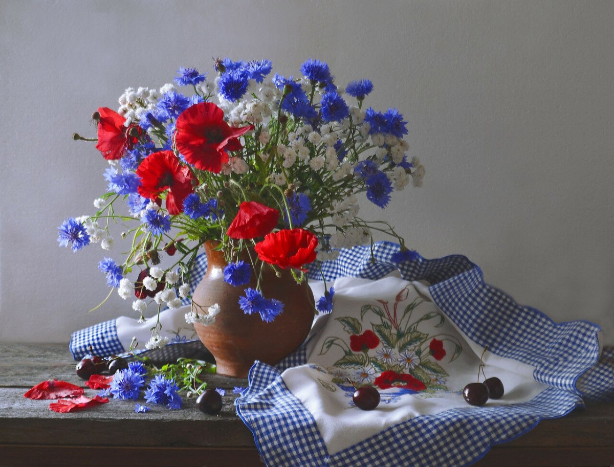 Букет маки васильки и ромашки