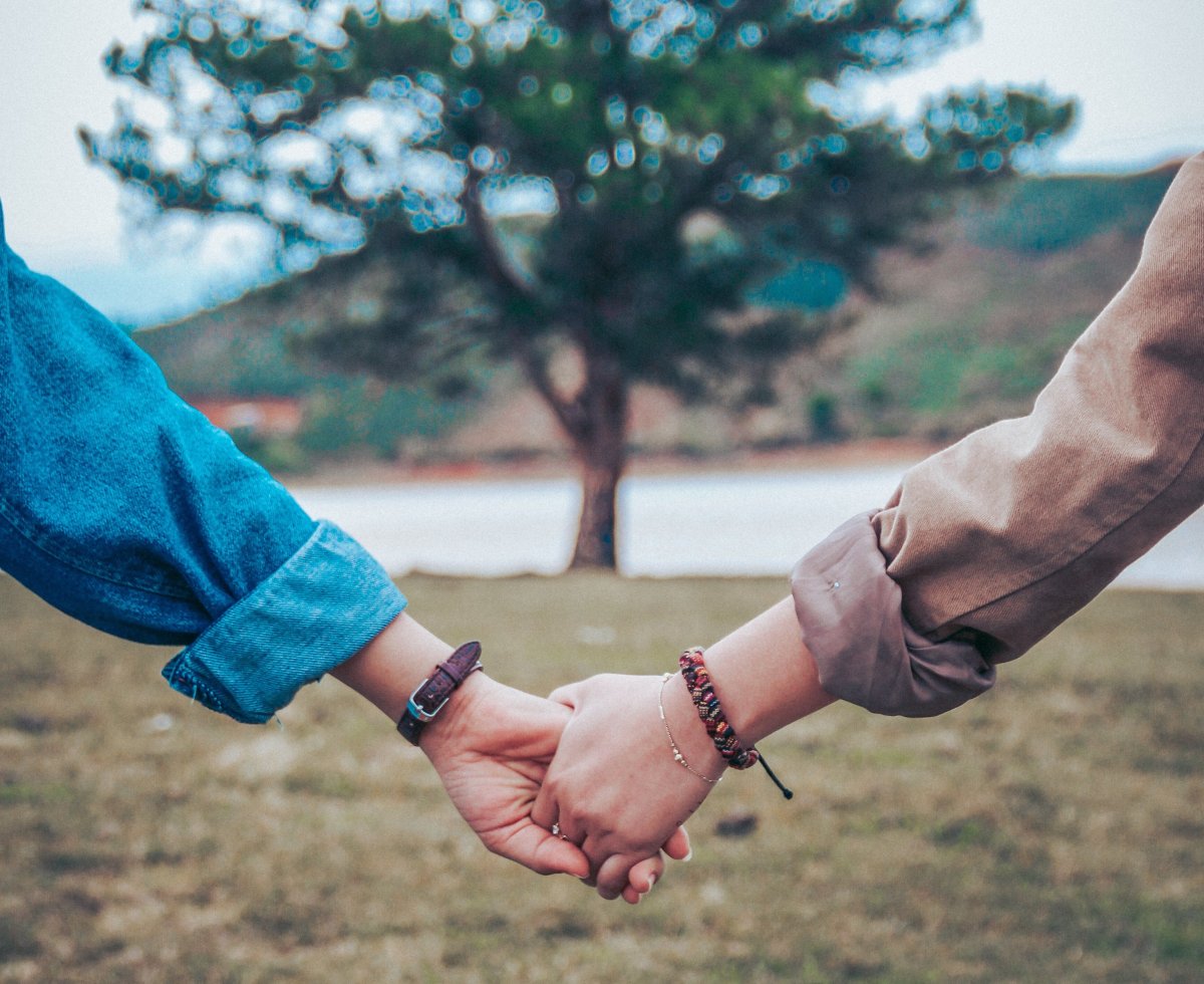 Руки влюбленных