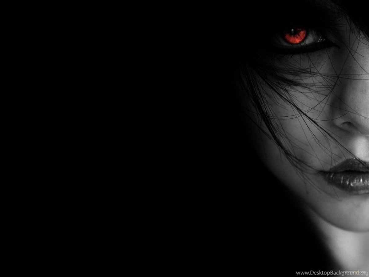 Зеленые глаза в темноте