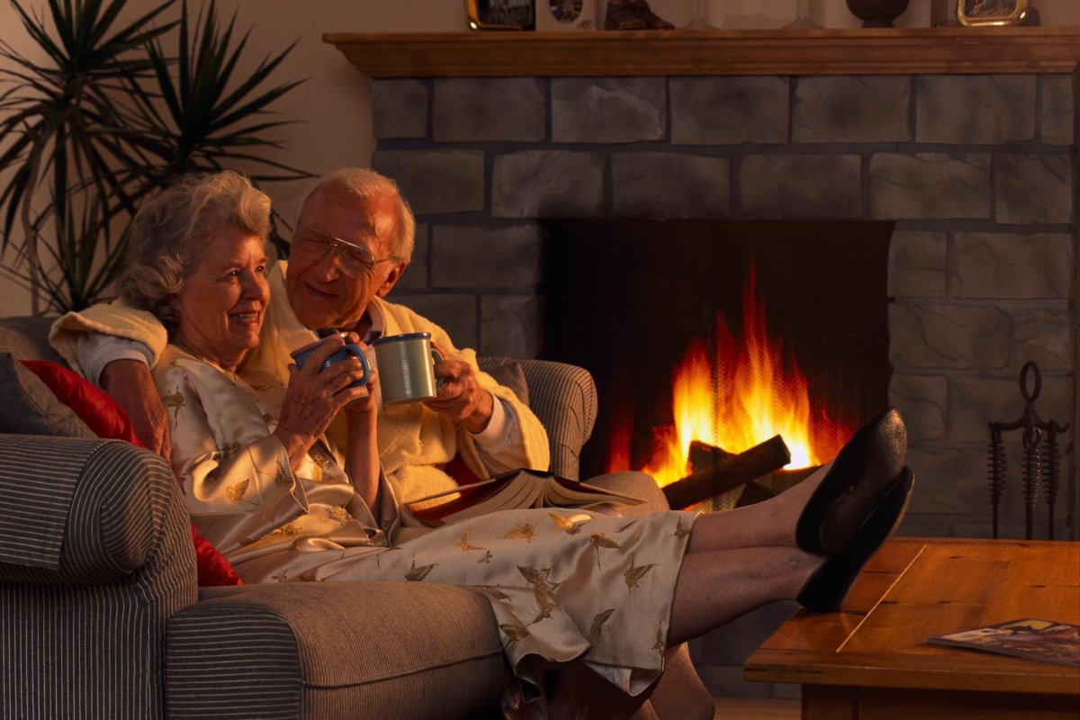 Уютный зимний домик камин