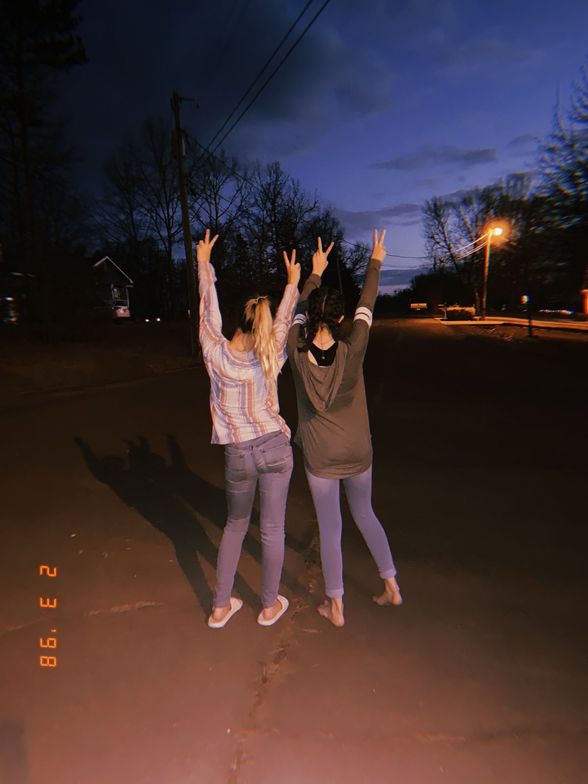 Подруги ночью без лица