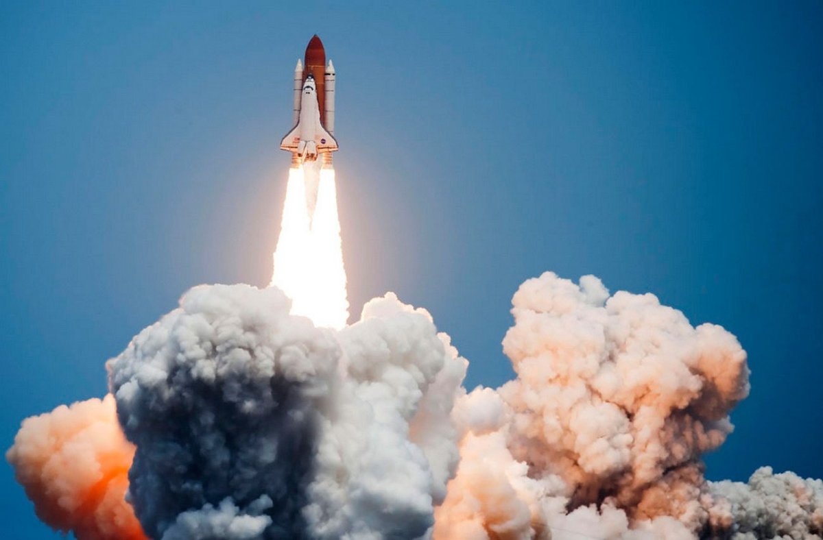 Шаттл в космосе арт