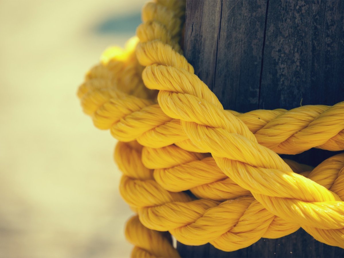 Желтый канат