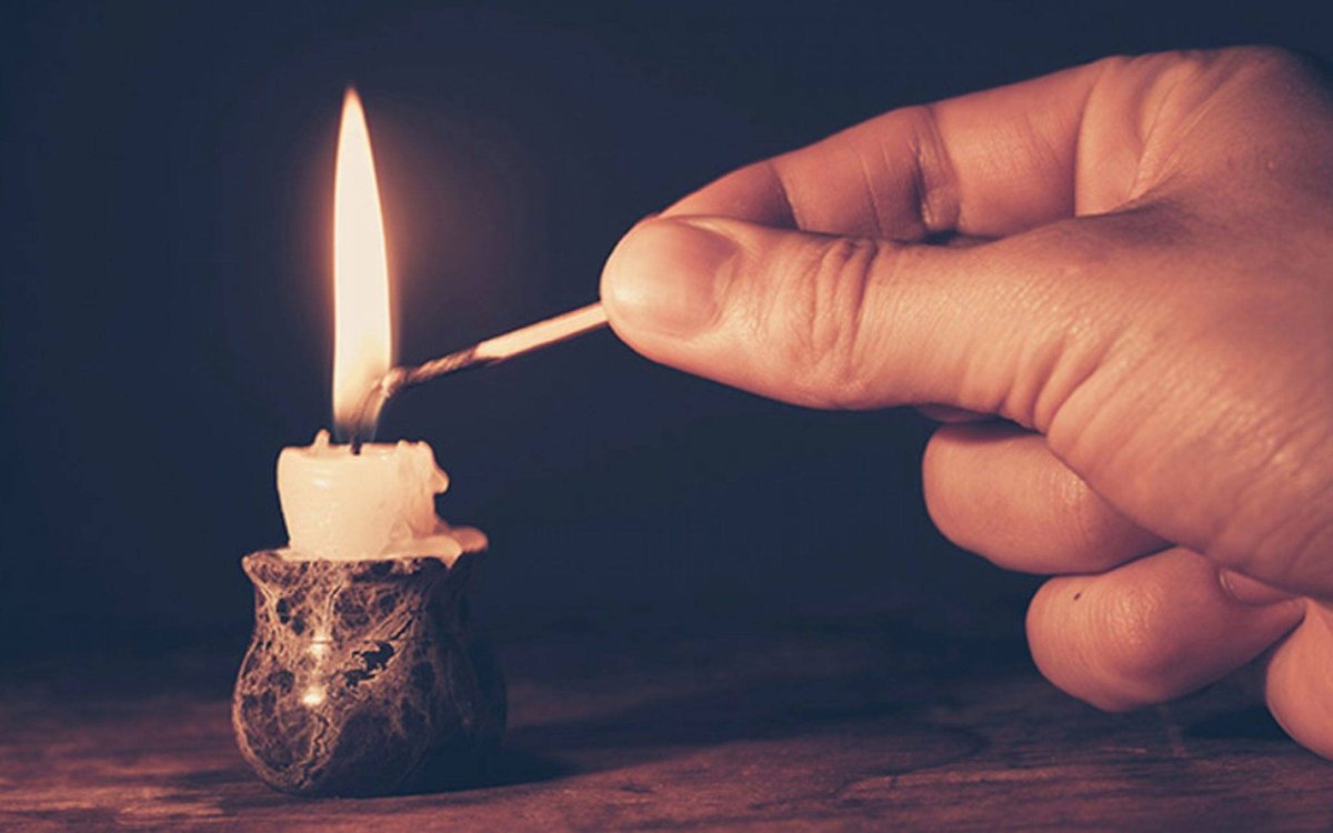 Свеча в ладонях