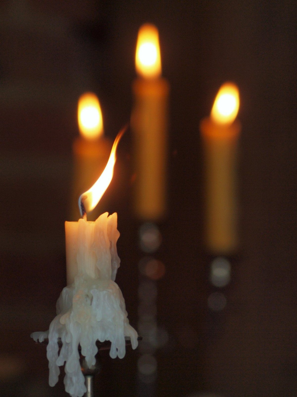 Горящая свеча