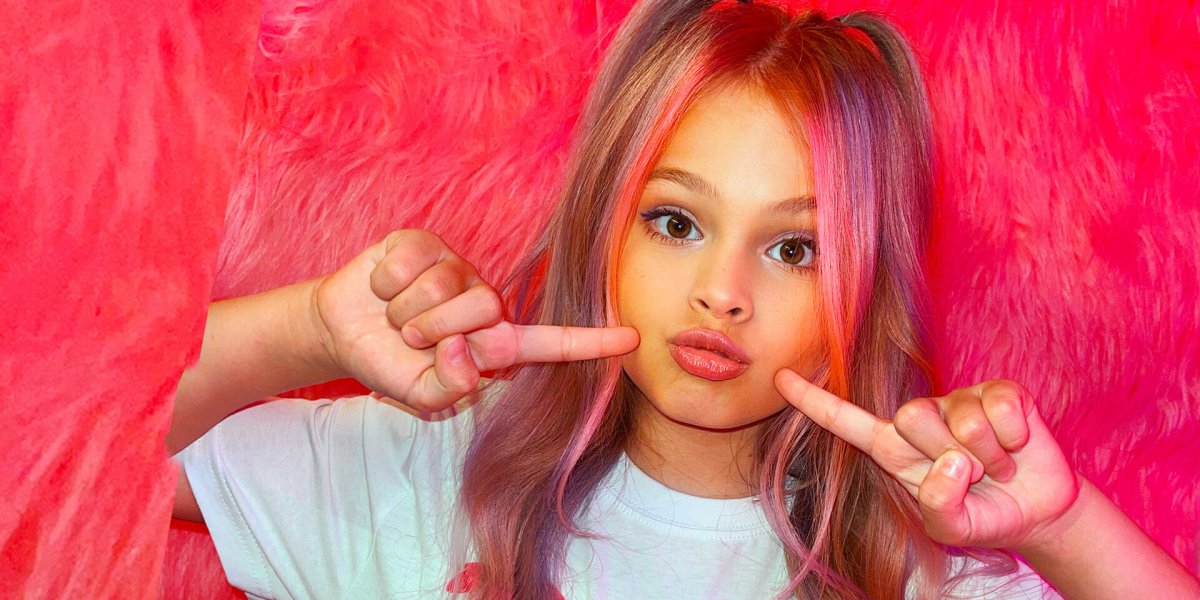 Милана Стар обнимашки