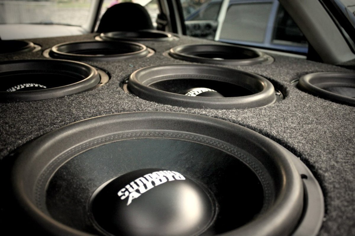 Ава для паблика с музыкой