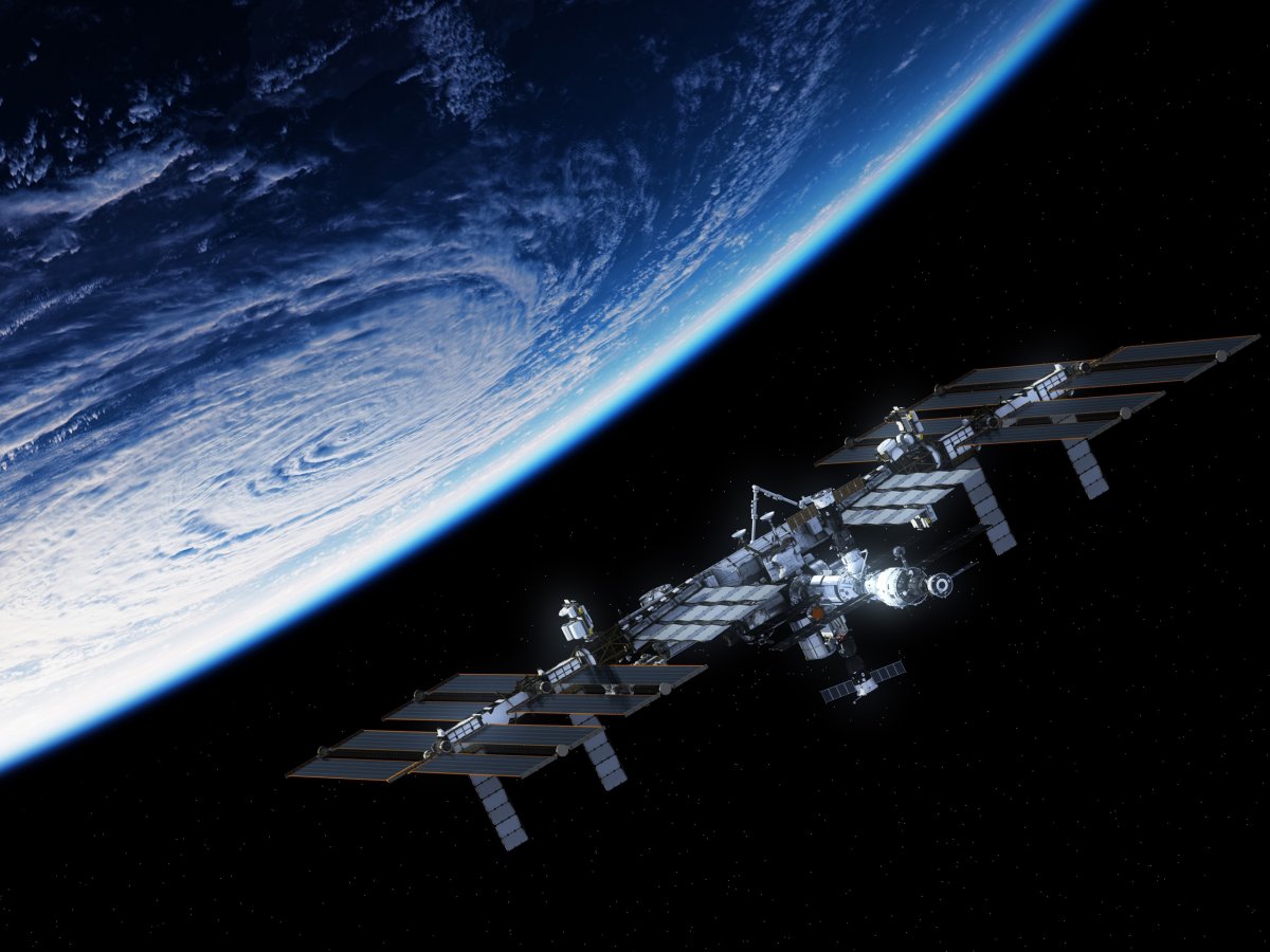 Спутник в космосе