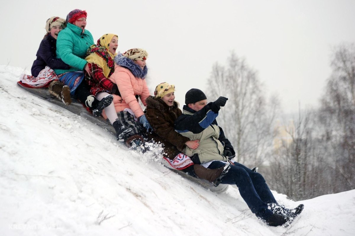 Кататься на санках