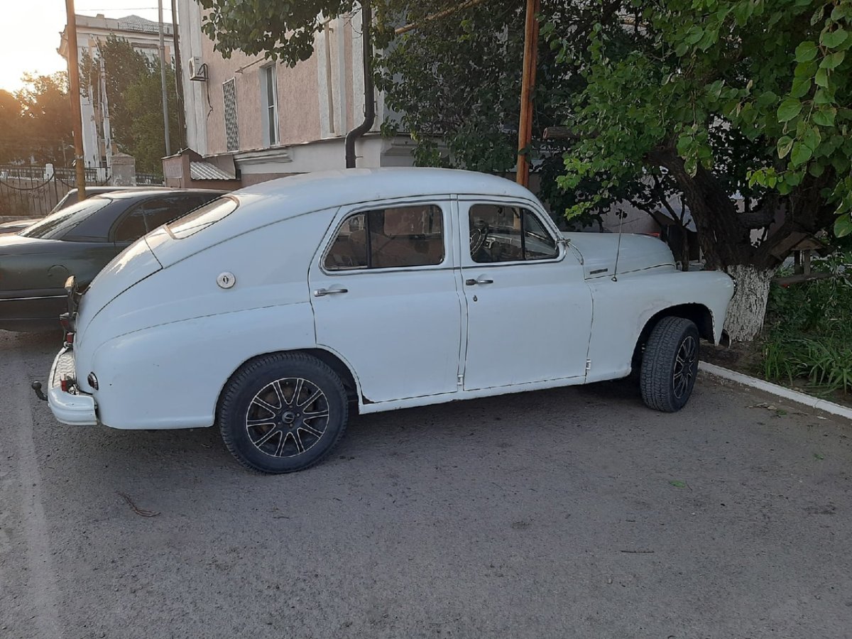 ГАЗ м20 черная