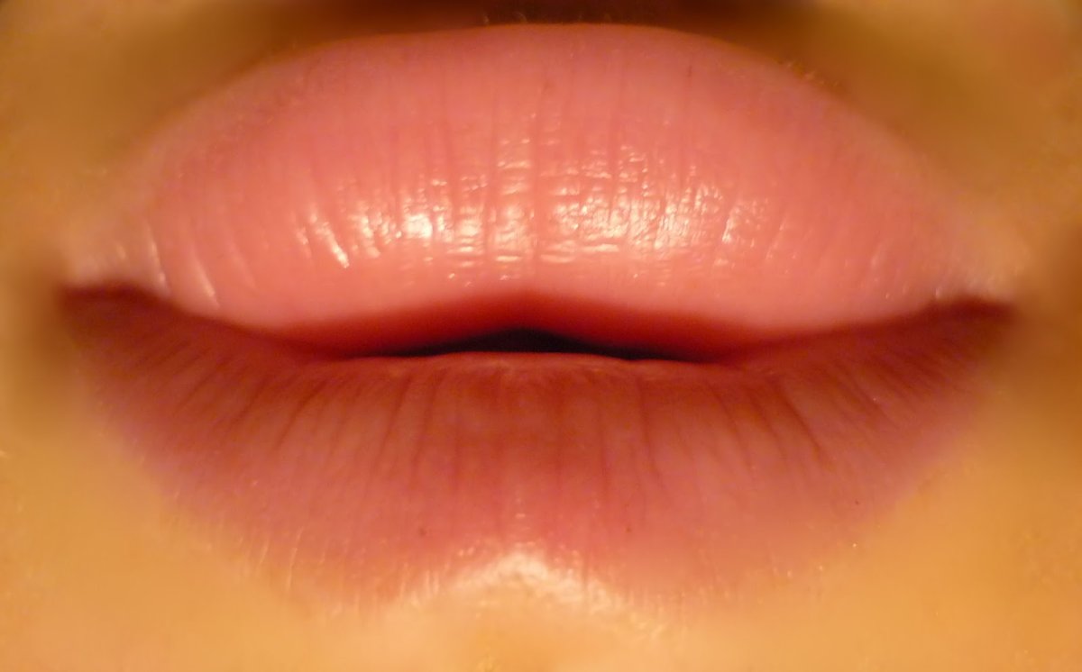 Губы с нежной помадой