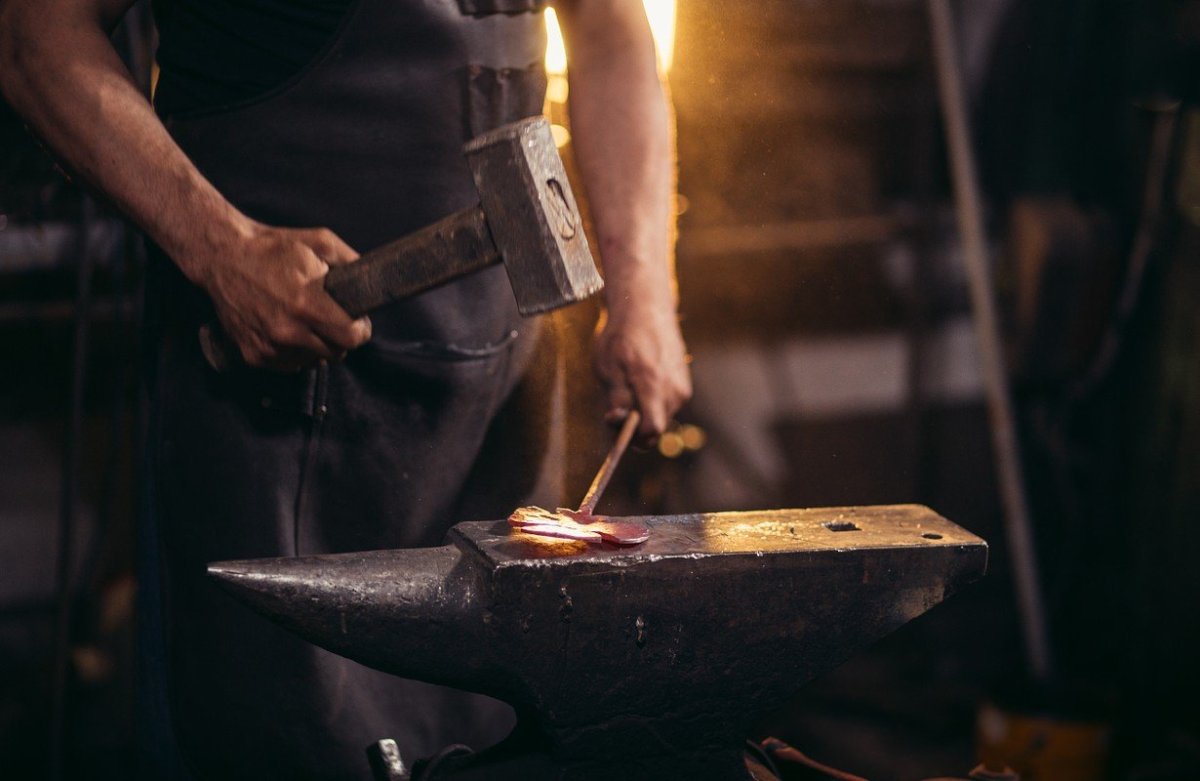 Золотая наковальня