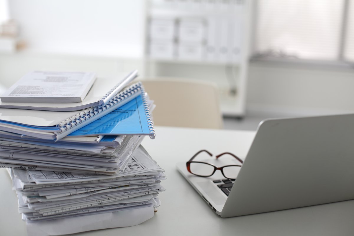 Стопка документов Сток