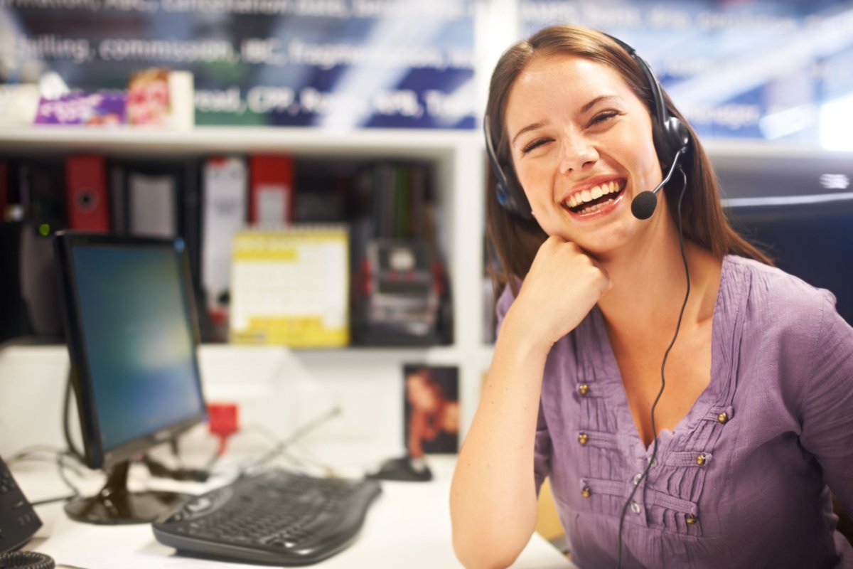 Женщина с телефонной трубкой