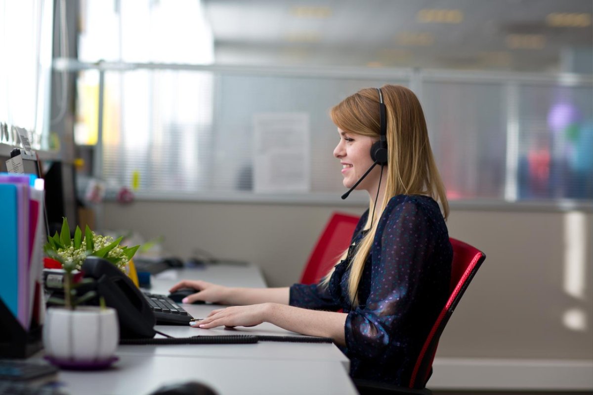 Девушка колл центр