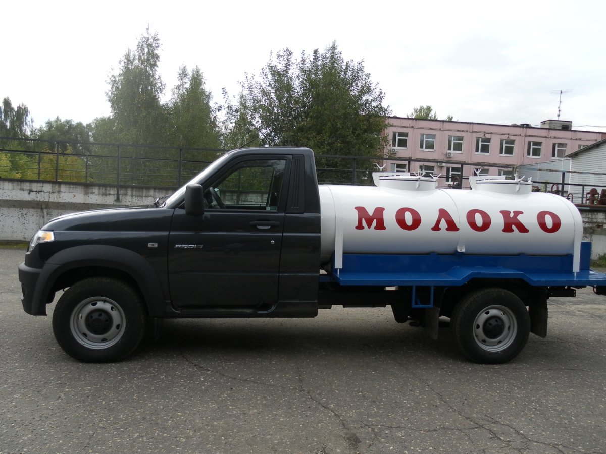 НЕФАЗ 8332 цистерна