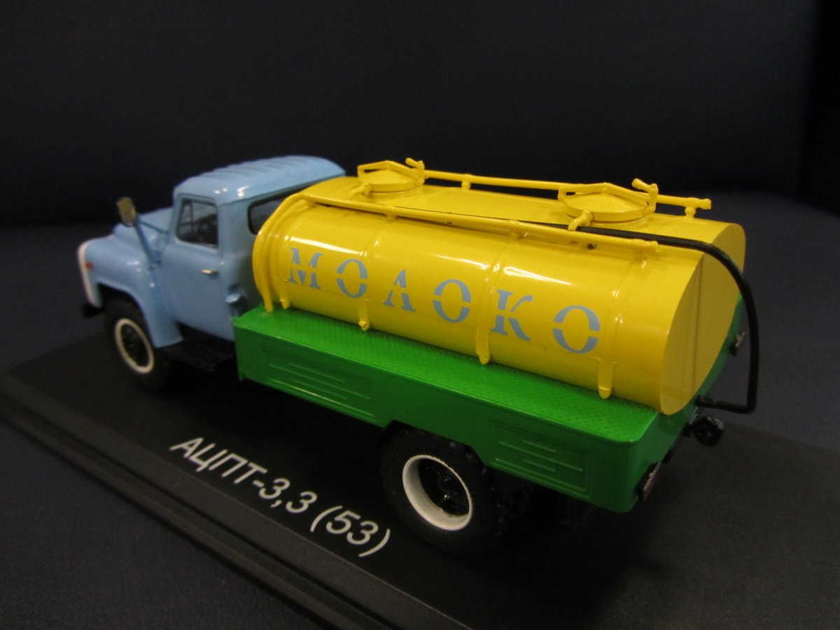 Грузовик с молоком