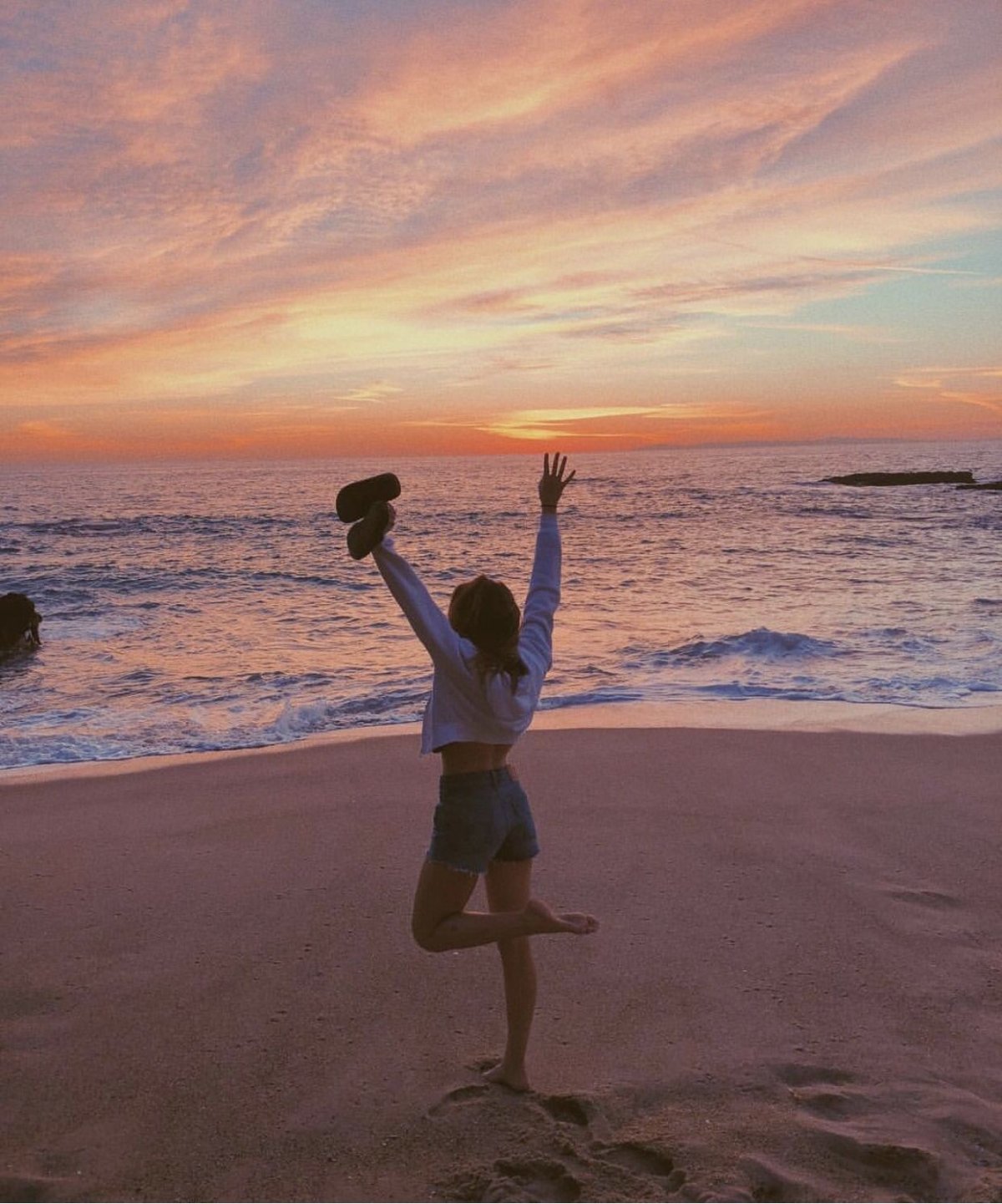 Девушка на берегу моря