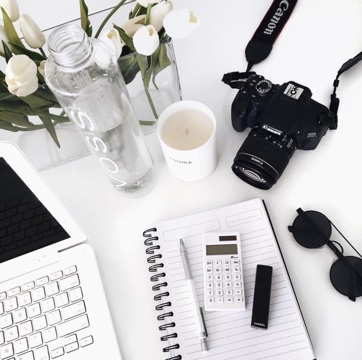 Чёрный фотоаппарат Эстетика