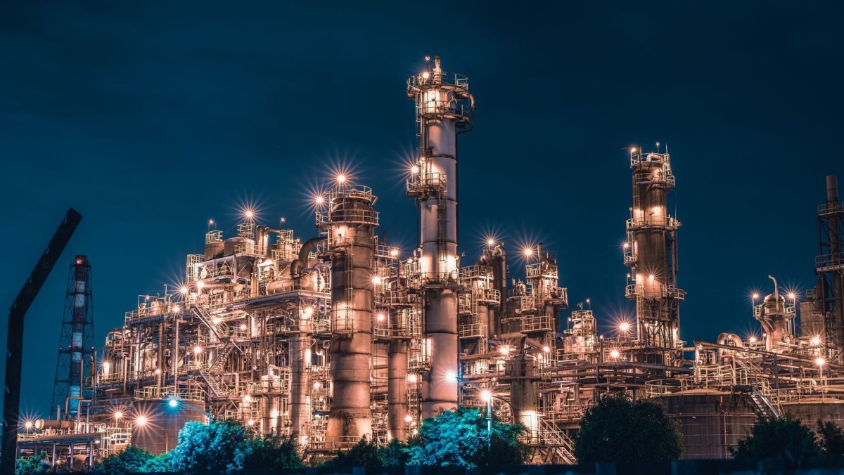 Нефтеперерабатывающий завод