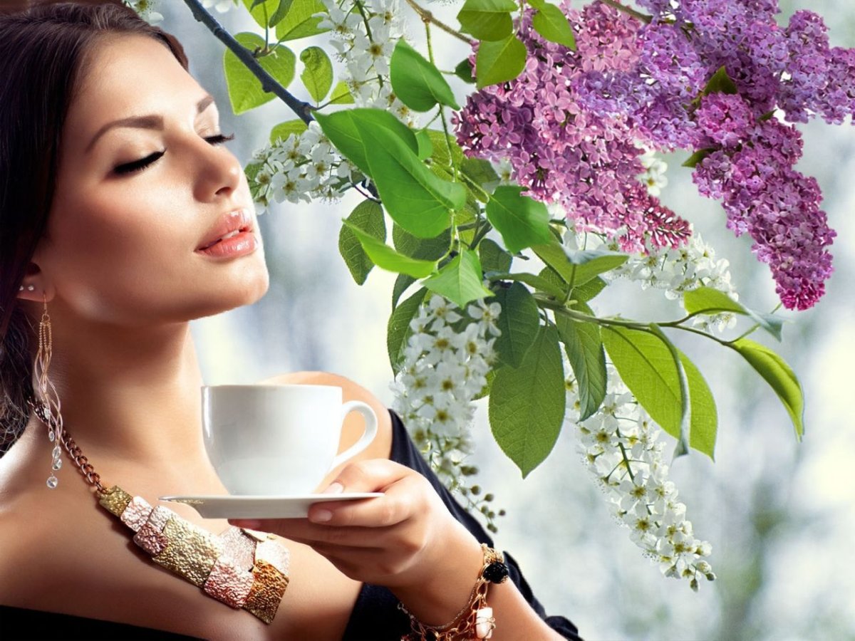 Анимационные картинки девушек