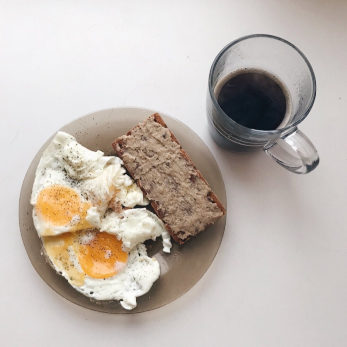 Завтрак кофе и бутерброд