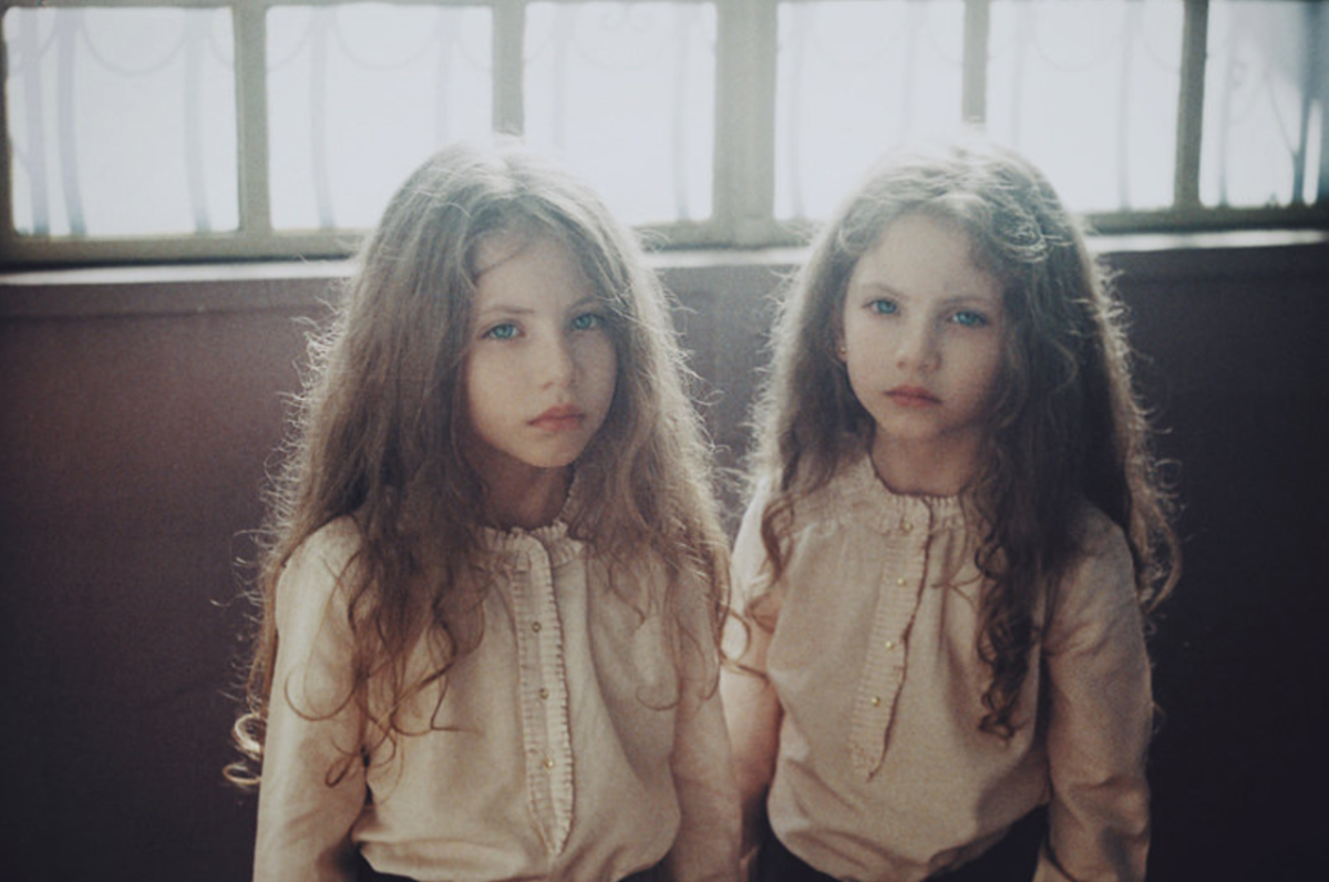 Юная сестричка