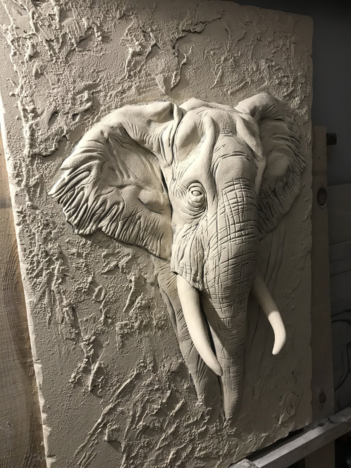 Сергей Кундиков барельеф