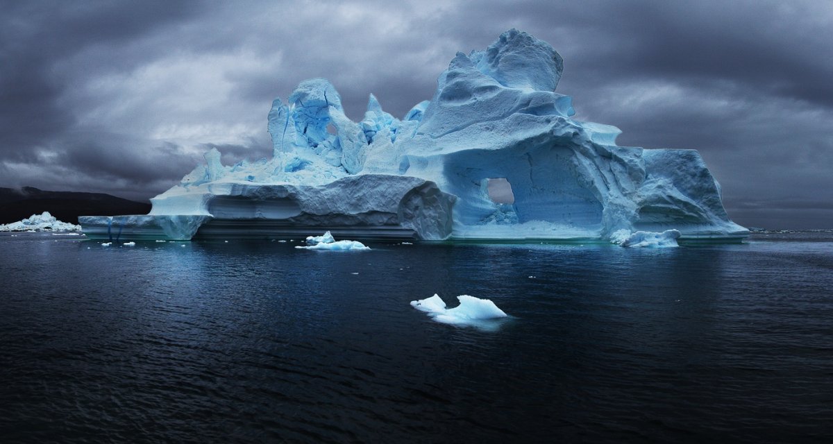 Аллея айсбергов в Атлантическом океане