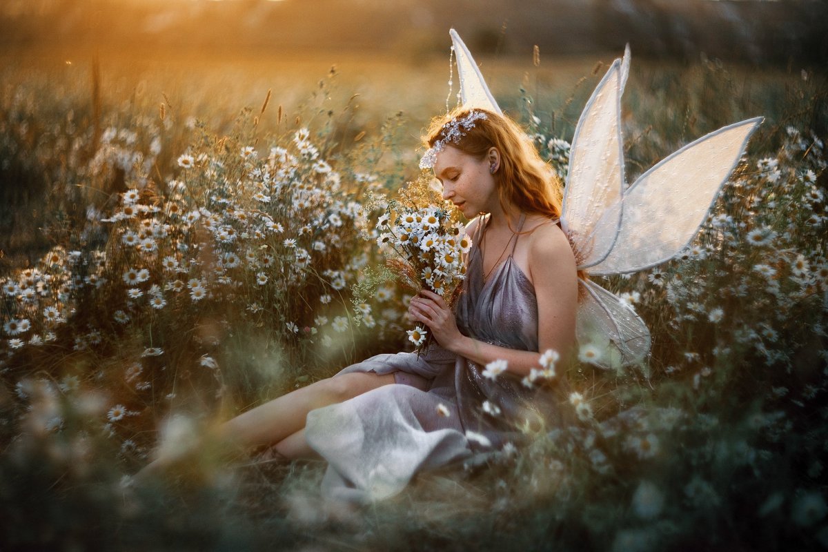 Девушка в платье Тинкербелл