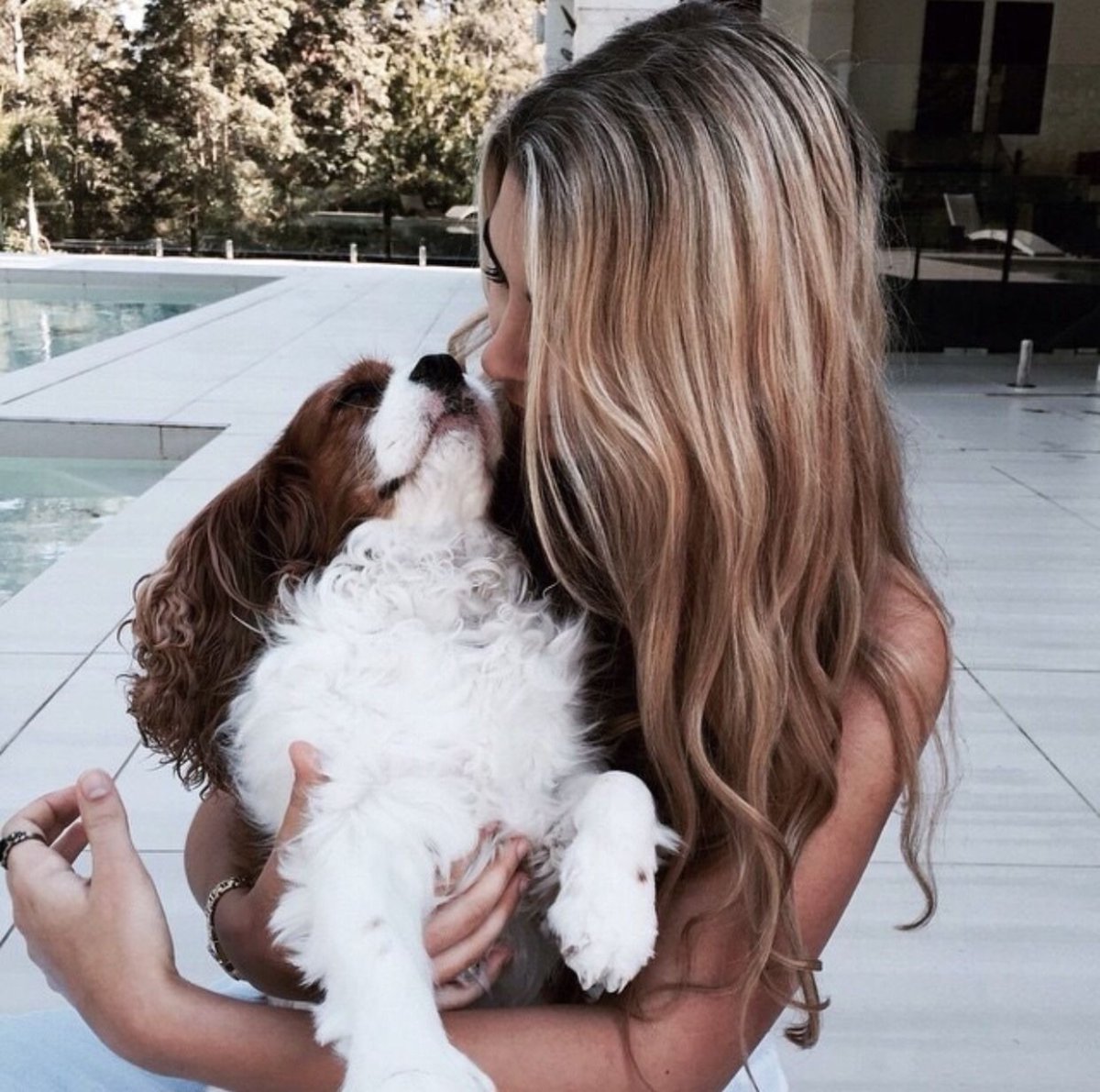 Девушка с собакой на аву