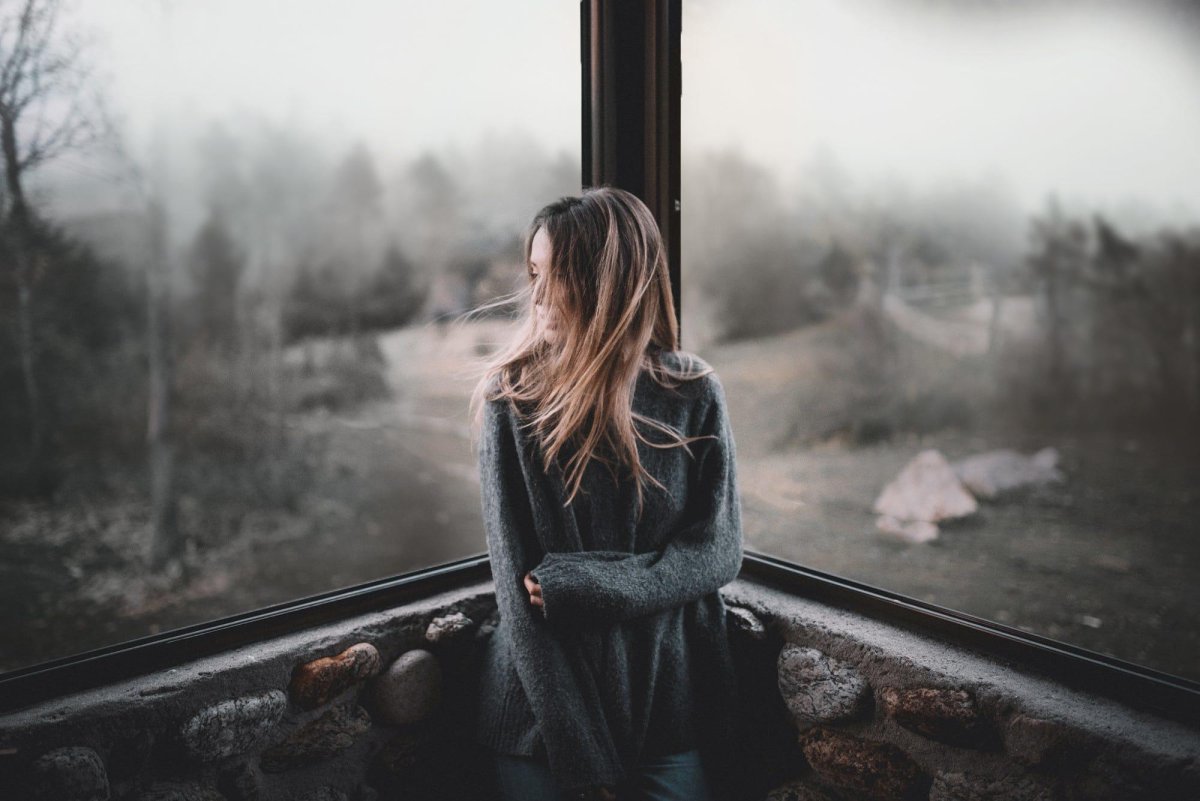 Грустная девушка