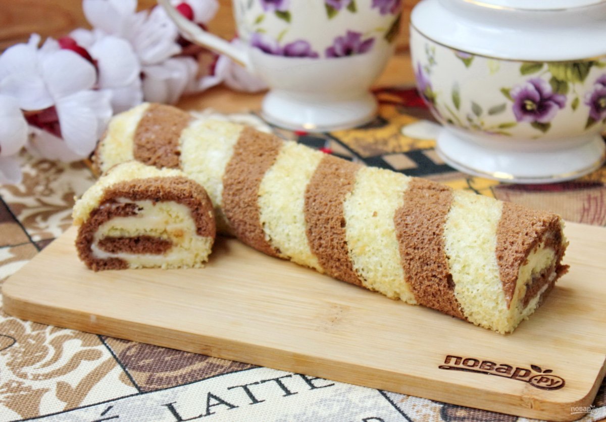 Полосатый рулет бисквитный