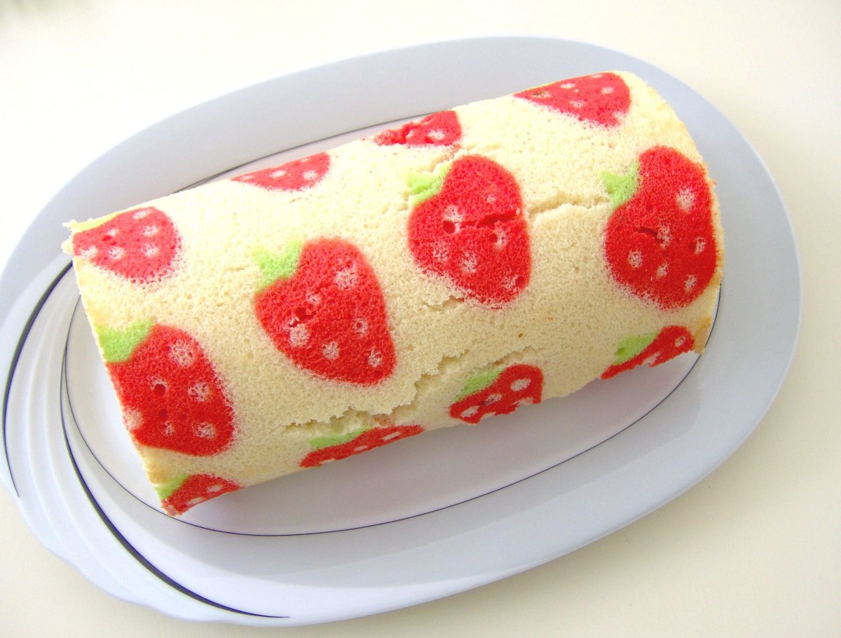 Бисквитный рулет с узорами