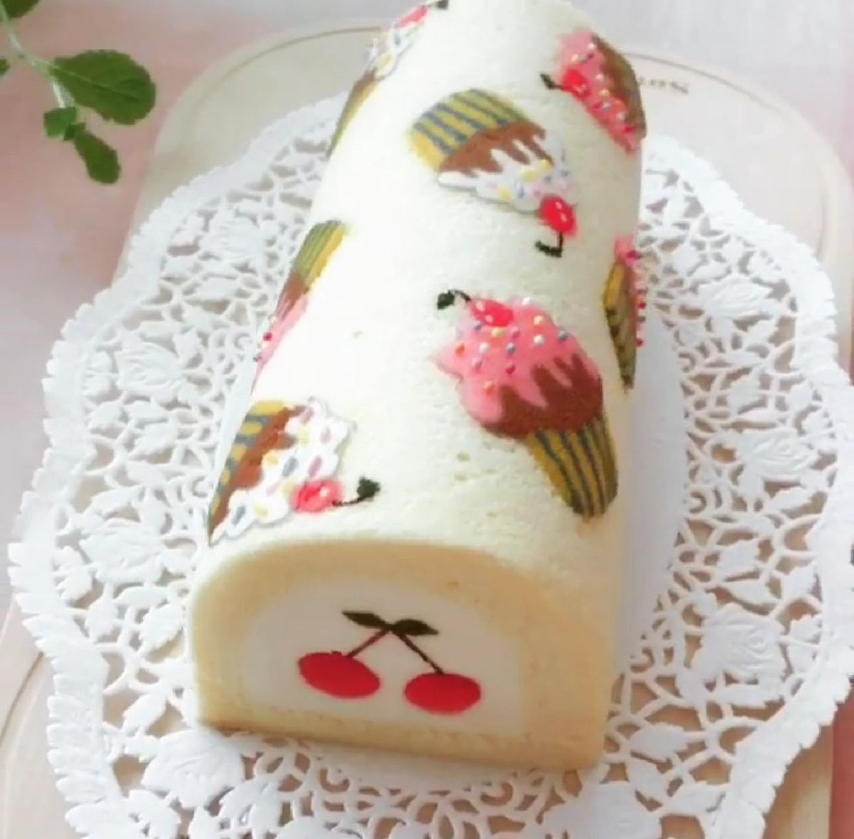 Бисквитный рулет с рисунком