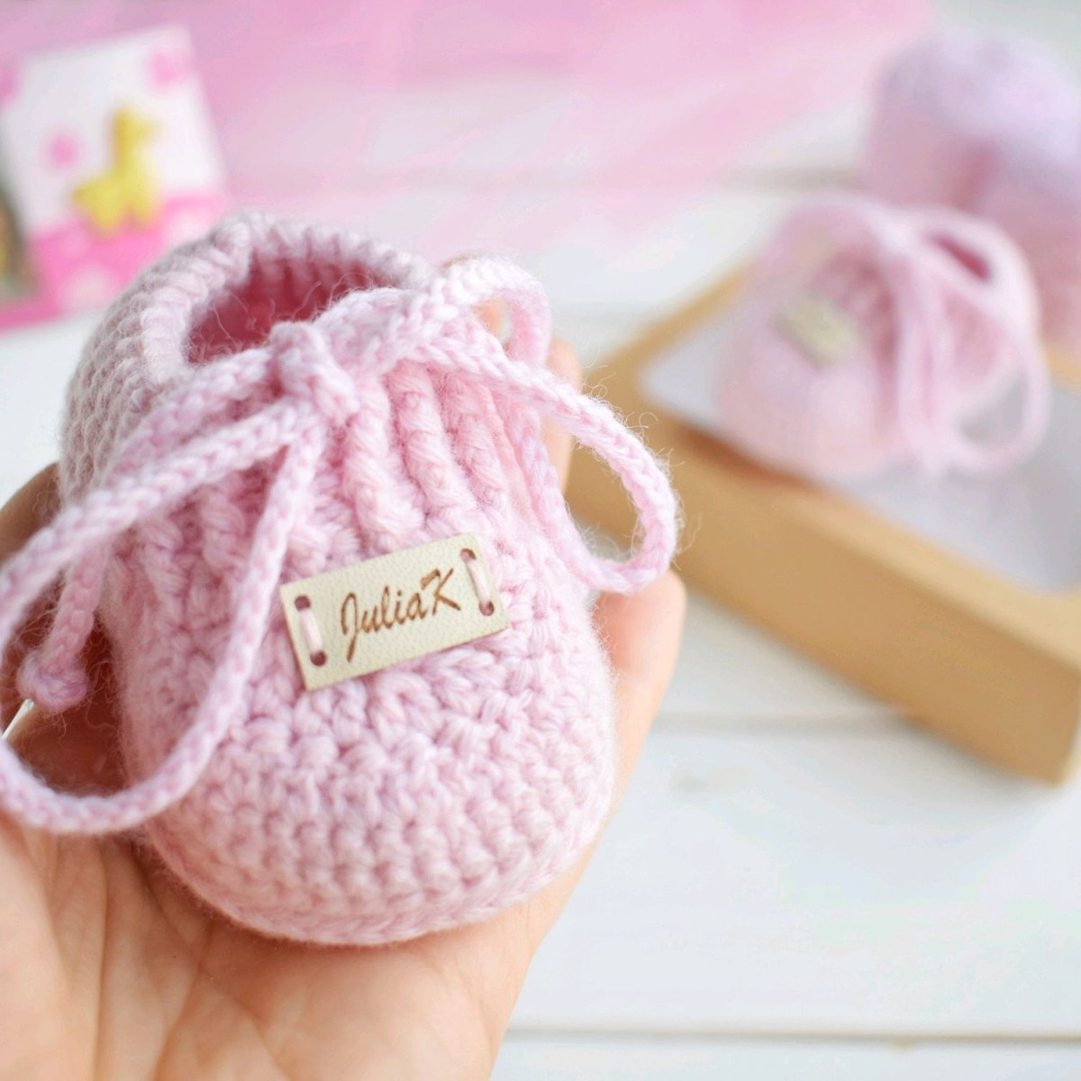 Открытки с розовыми пинетками