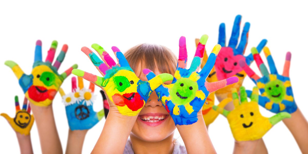 Цветные ладошки на прозрачном фоне