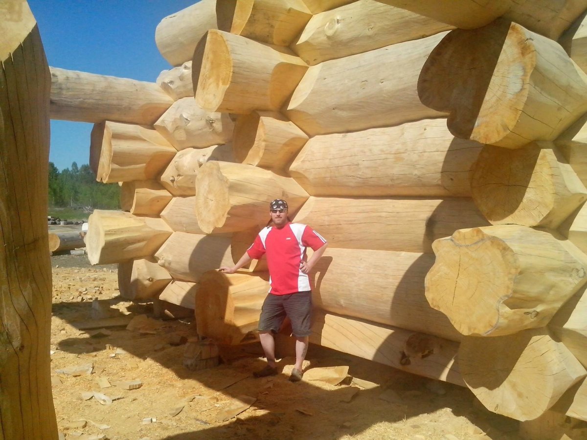 Баня из бревна большого диаметра