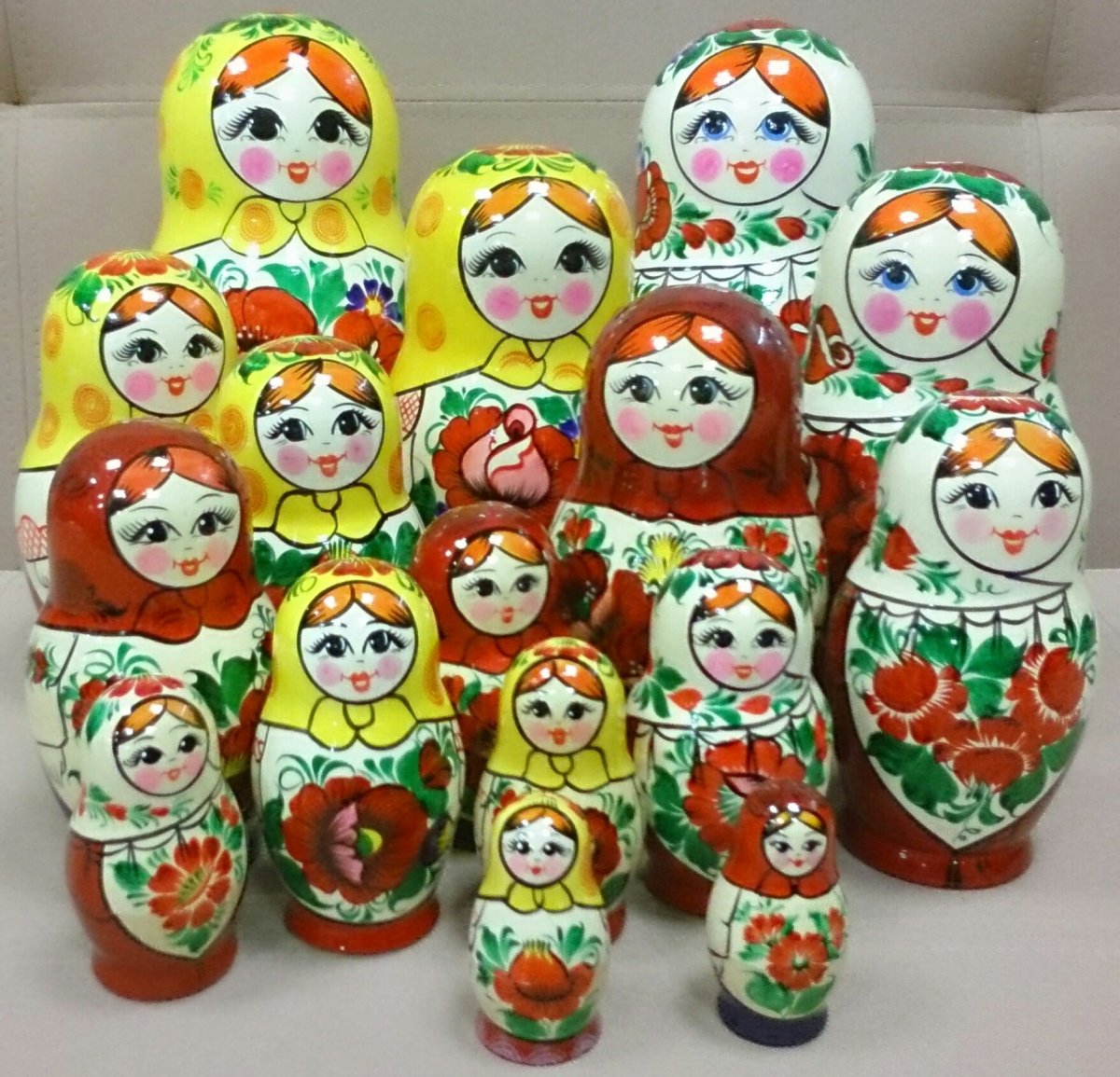 Матрешки в разных росписях
